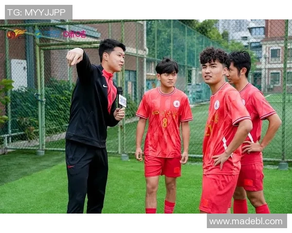 足球场上的颜值与实力双全十号球星引领潮流风尚